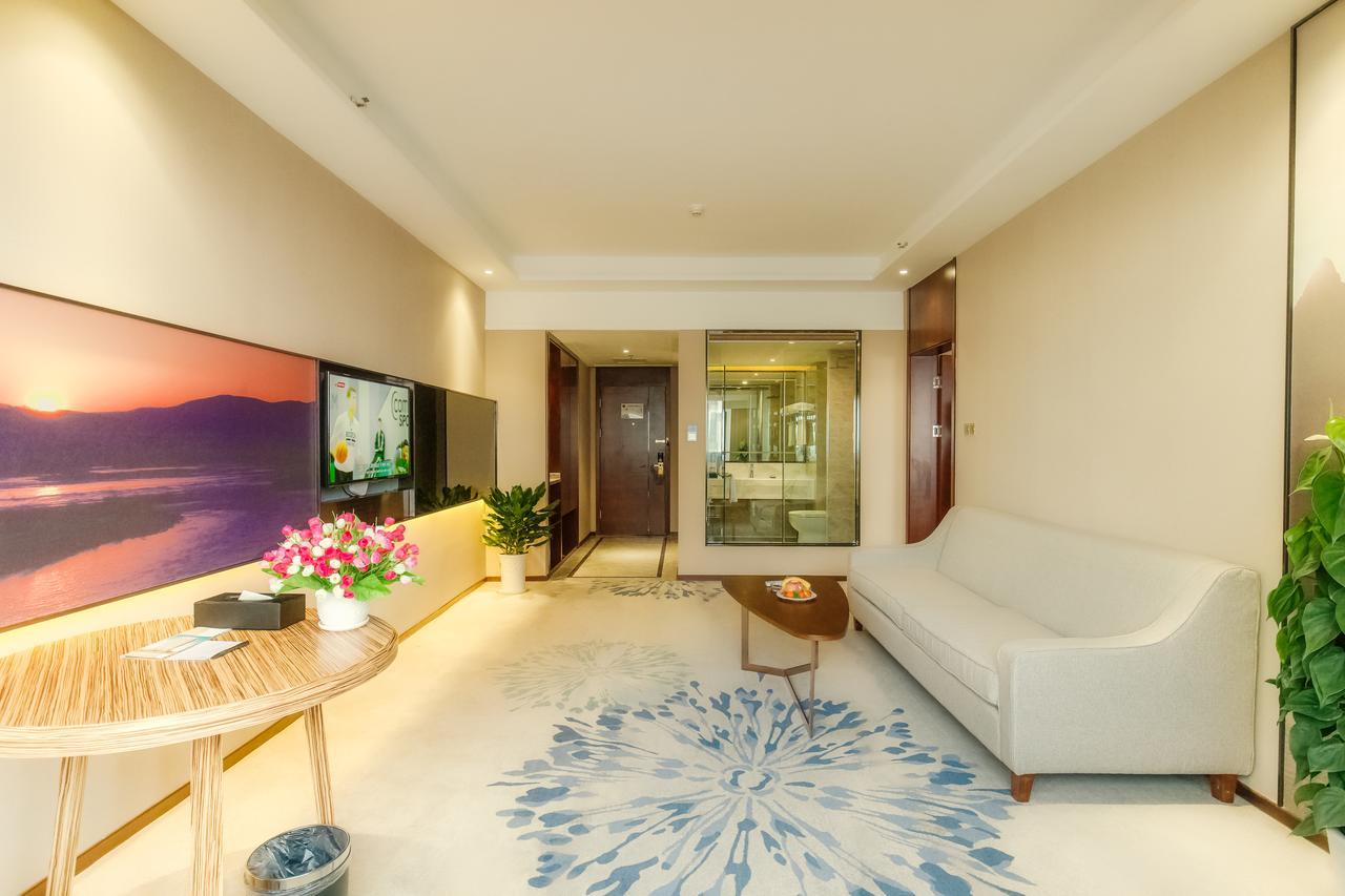 Manhatton Hotel Guilin North Railway Station エクステリア 写真
