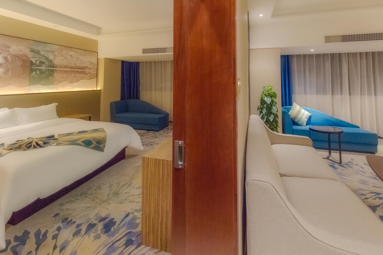 Manhatton Hotel Guilin North Railway Station エクステリア 写真