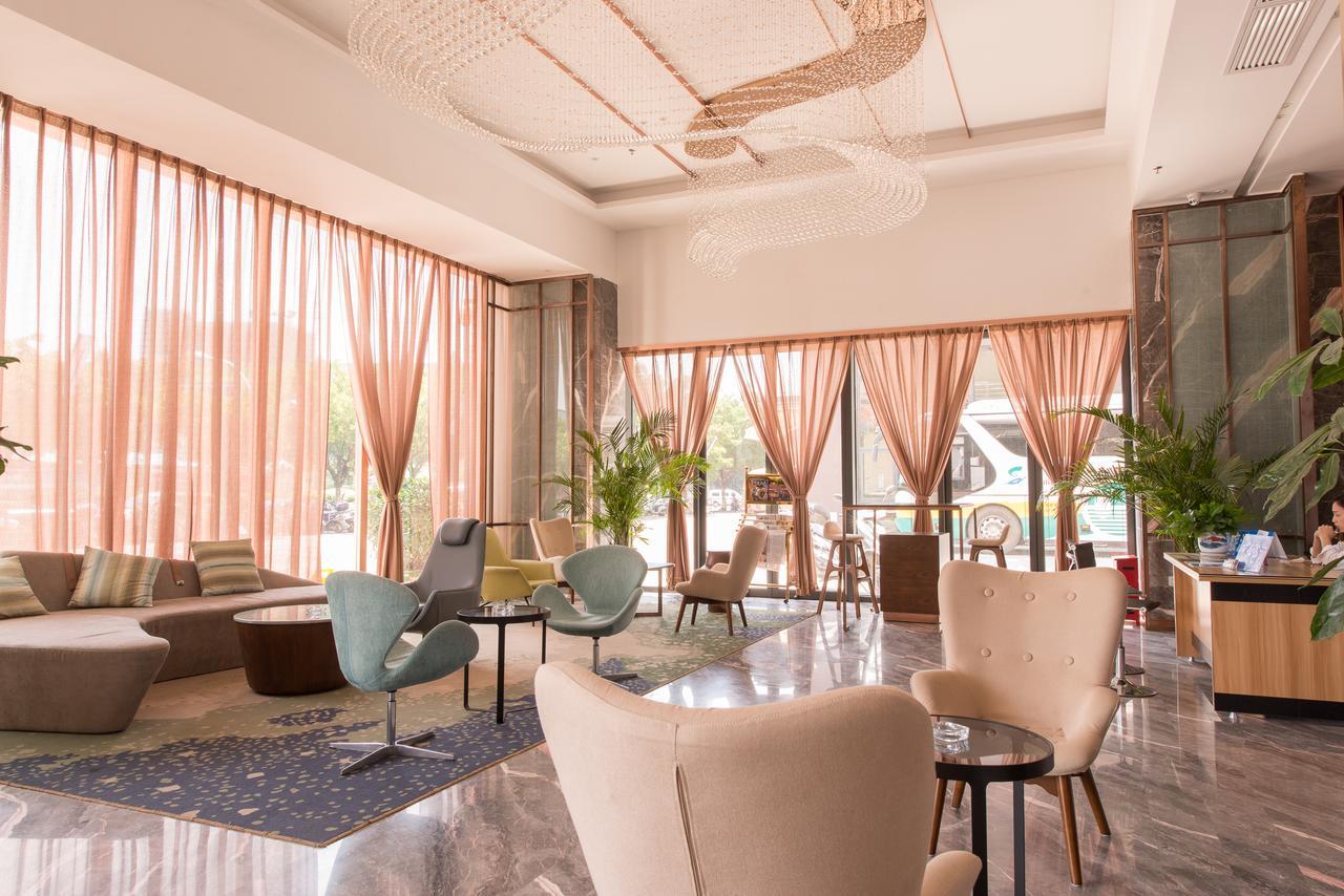 Manhatton Hotel Guilin North Railway Station エクステリア 写真