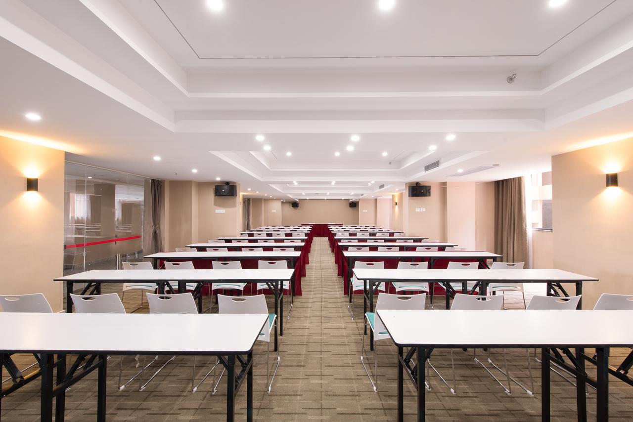 Manhatton Hotel Guilin North Railway Station エクステリア 写真